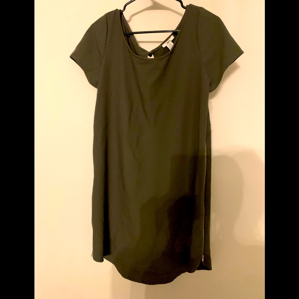 Large green short dress